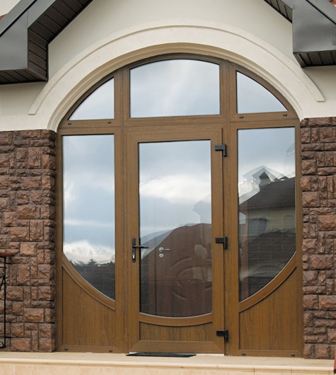 Встановлюємо якісні вхідні пластикові двері